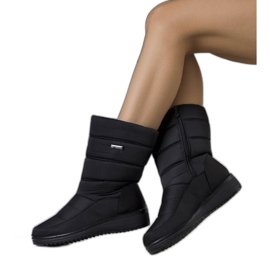 BM Mustat lumisaappaat matalassa Reinassa