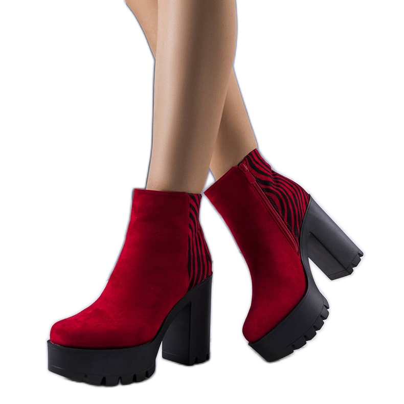 BM Punaiset nilkkurit korkeassa Khalid-tolppassa punainen