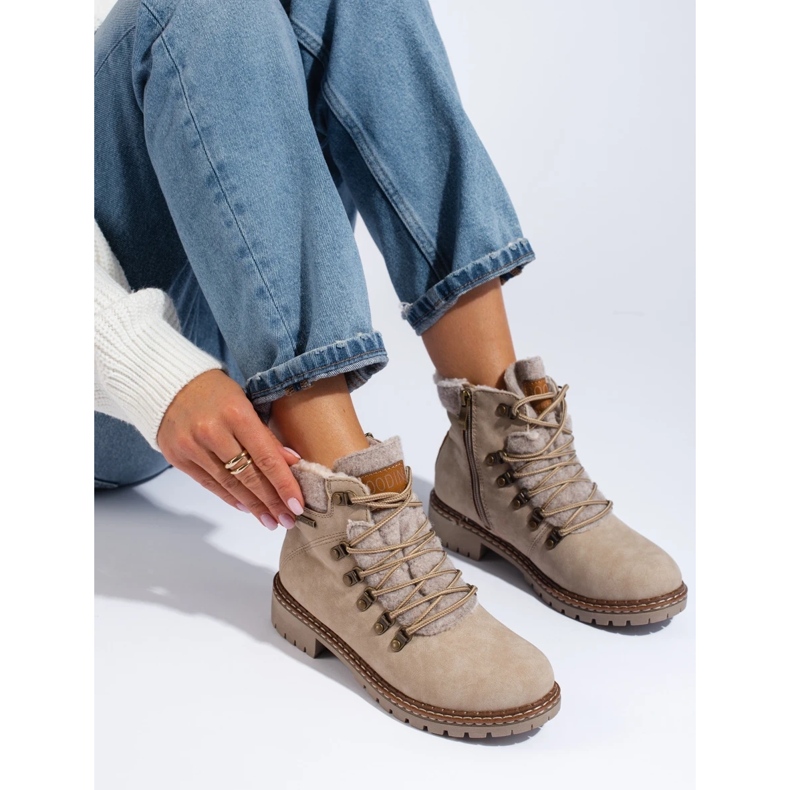 Naisten beige-saappaat lampaannahkaisella turkilla