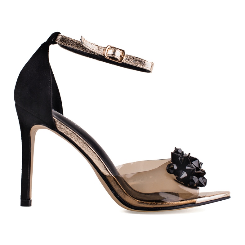 Läpinäkyvät mustat naisten pumput näkyvillä Shelovet-sormilla