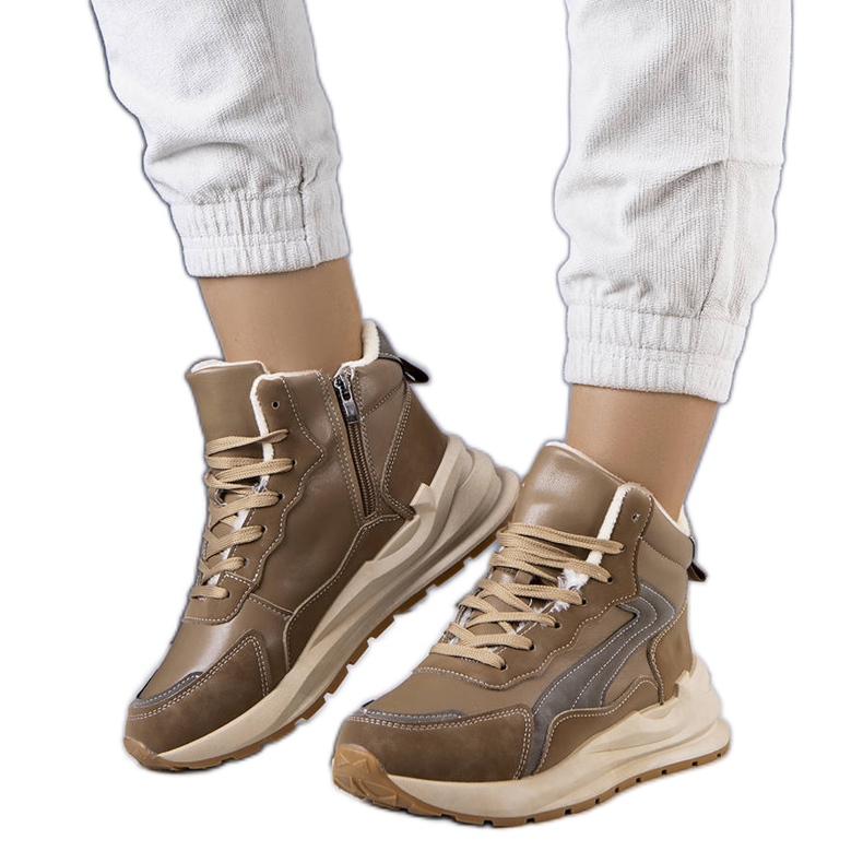 Tasman ruskeat eristetyt tennarit