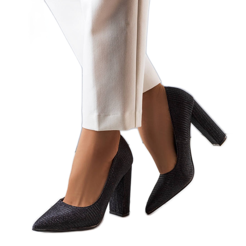 PA1 Mustat pumput Theissin postauksessa