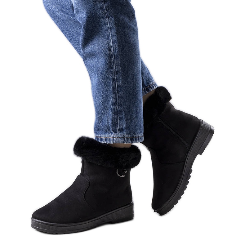 BM Mustat, turkisreunustetut lumisaappaat Marvinilta