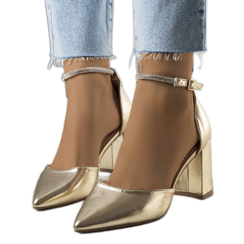 Kultapumput Leighton-kuutiozirkonialla kultainen