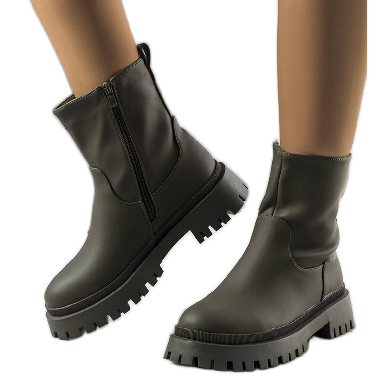 Basilikanvihreät eristetyt saappaat