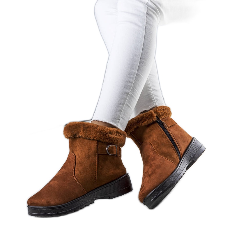 Kameli, eristetyt lumisaappaat Juliuksen turkista ruskea