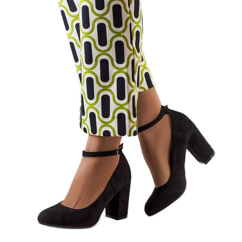 PA1 Norrien mustat pumput hihnalla