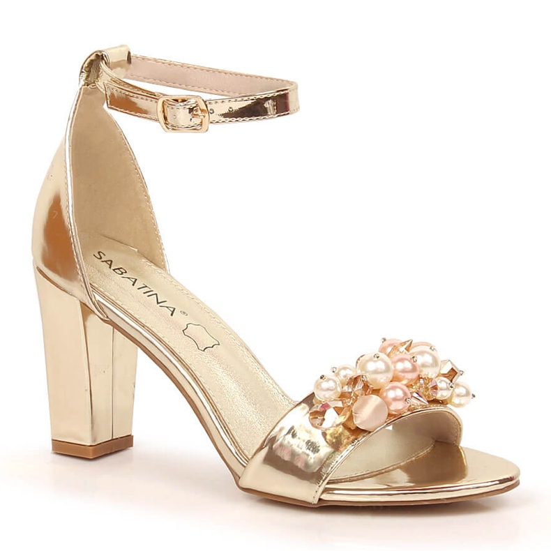 Naisten sandaalit peilipylväässä kultaisilla helmillä Sabatina B185-2 kultainen