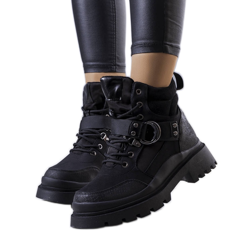 PA1 Mustat eristetyt Zakiran saappaat