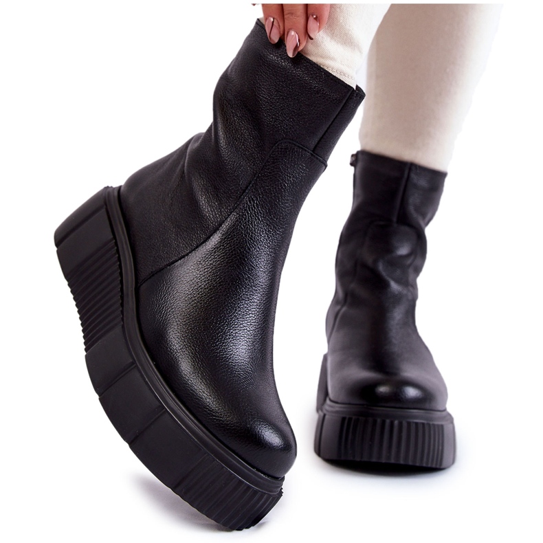 PL5 Naisten nahkasaappaat mustalla alustalla