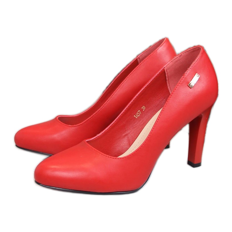 Pumput pylväässä punainen Sergio Leone