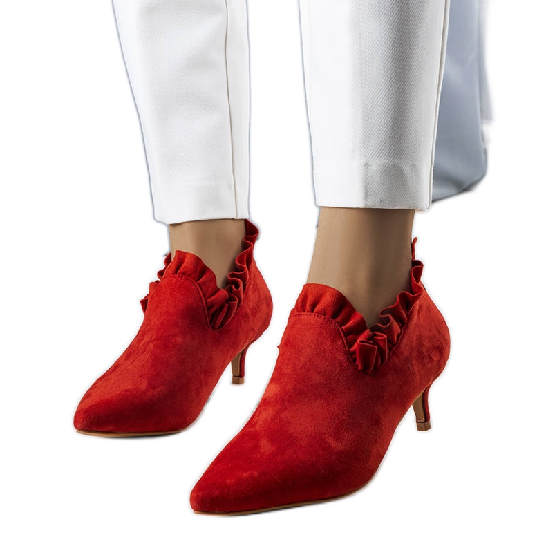 BM Punaiset pumput, joissa Gavri-päällinen punainen