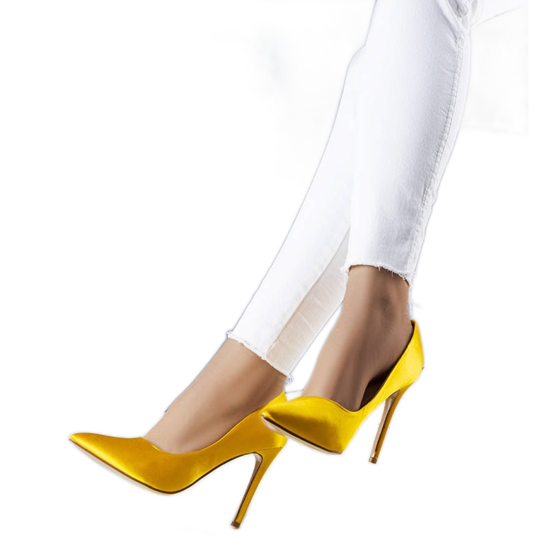 BM Lochlanin keltaiset neulat, joissa on satiiniviimeistely keltainen