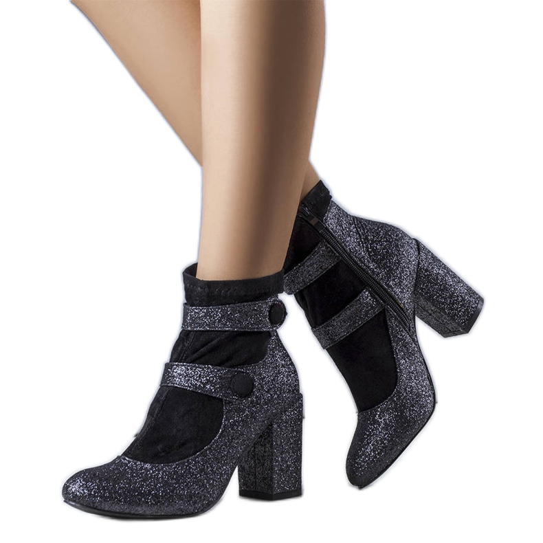 Orlandon mustat brokadisaappaat