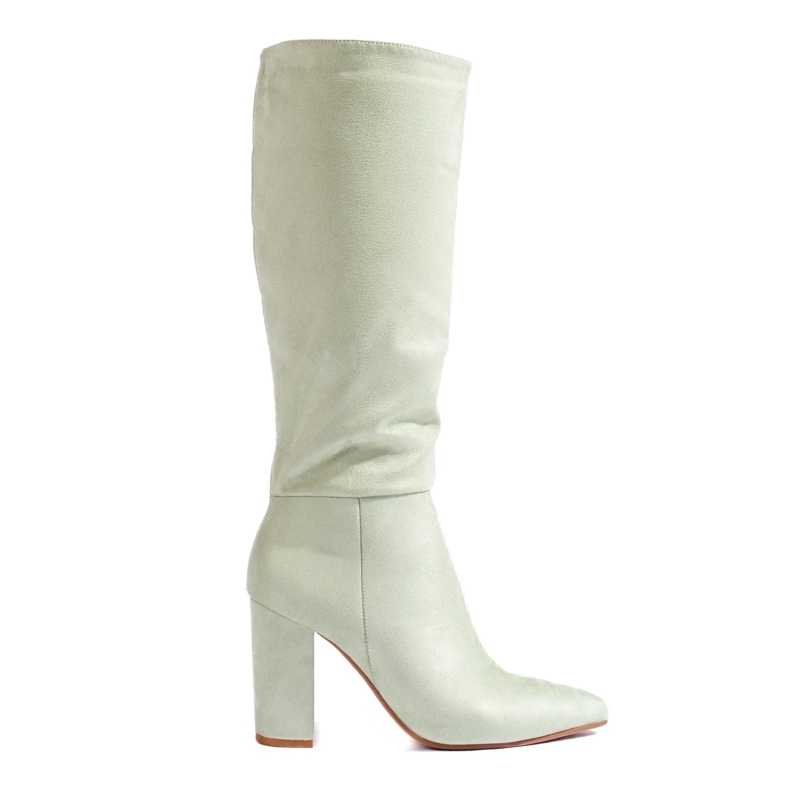 Ekologisesta mokkanahkasta valmistetut naisten saappaat vihreä