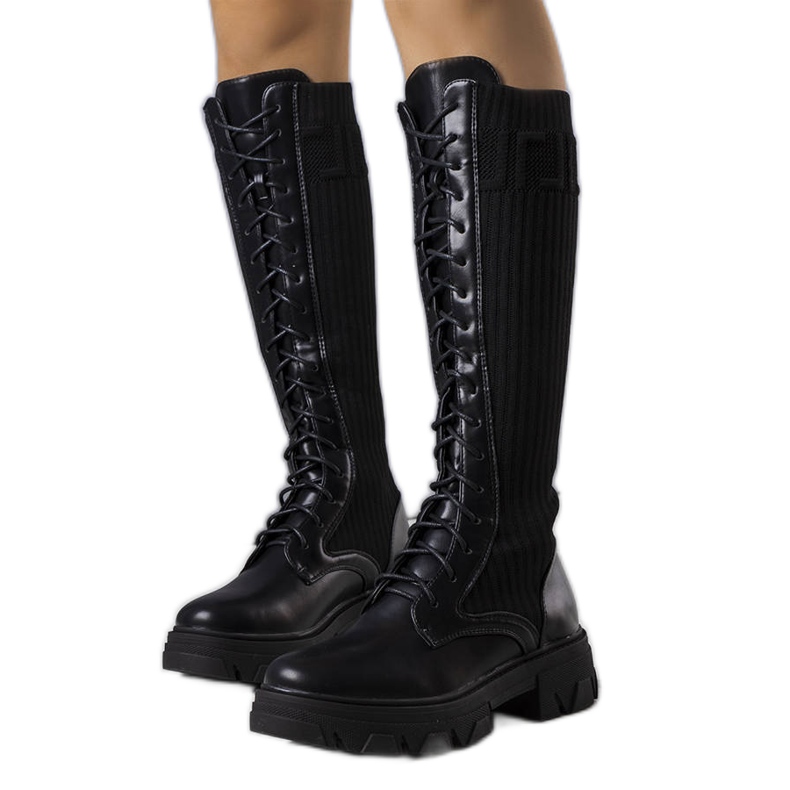 BM Mustat nauhasaappaat Montisilta