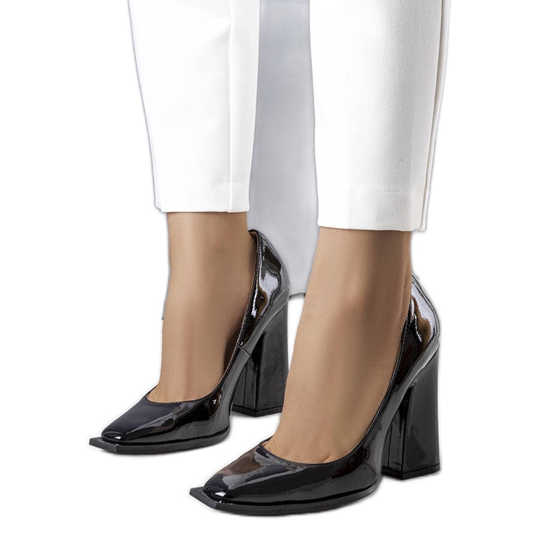 Patel mustat kiiltonahkapumput