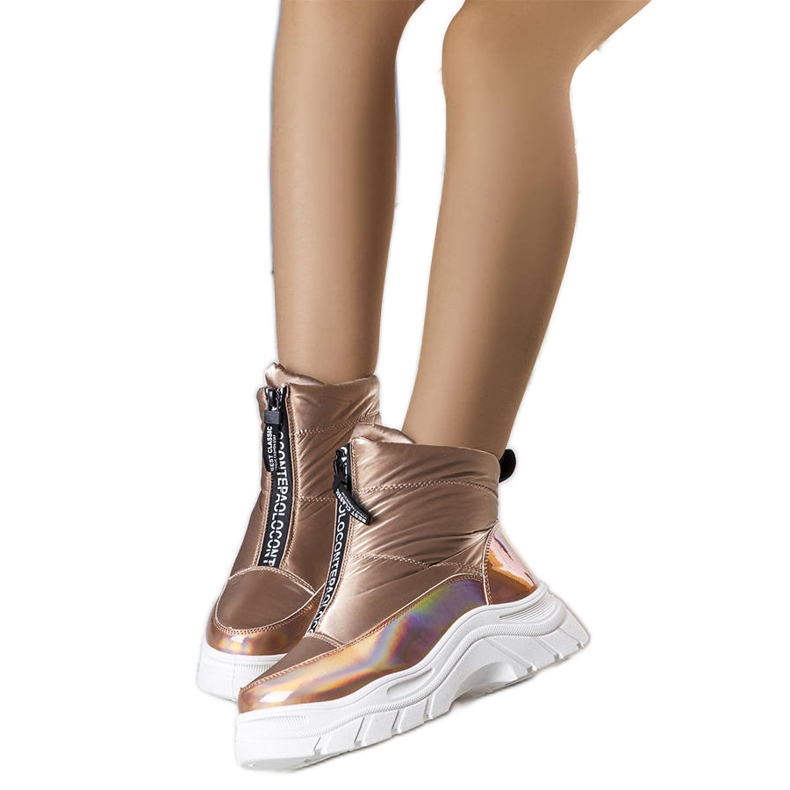 Leonel kullalla lakatut lumisaappaat kultainen