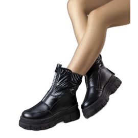 Giovannin mustat tikatut lumisaappaat