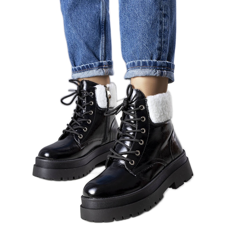 Bryasin mustat eristetty lampaannahkasaappaat