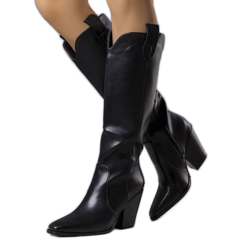 PA1 Mustat eristetyt Seinen saappaat