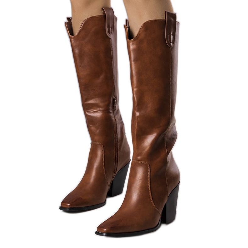 Ruskeat eristetyt Seinen saappaat