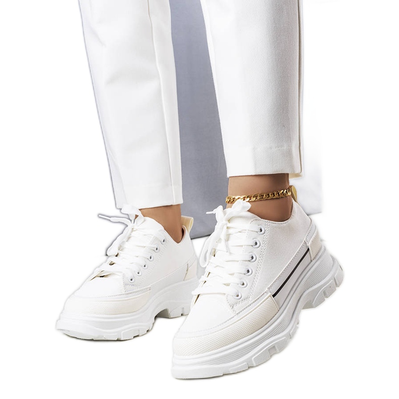 BM Lavariksen valkoiset korkeatasoiset tennarit valkoinen