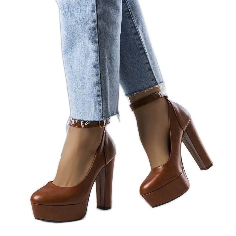 PA1 Adelan ruskeat korkokengät