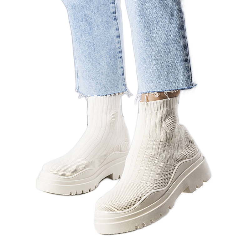 BM Cali beigenväriset sukkasaappaat