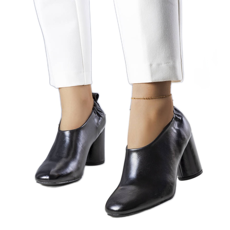 PA1 Tadeon mustat nilkkurit