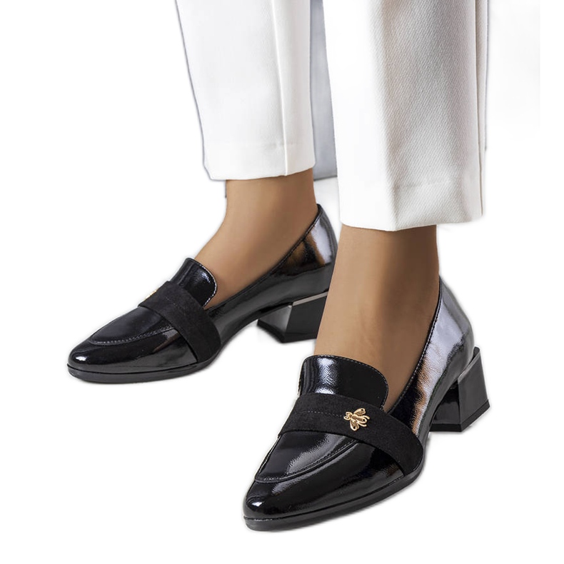 Vinceza mustat kiiltonahkapumput