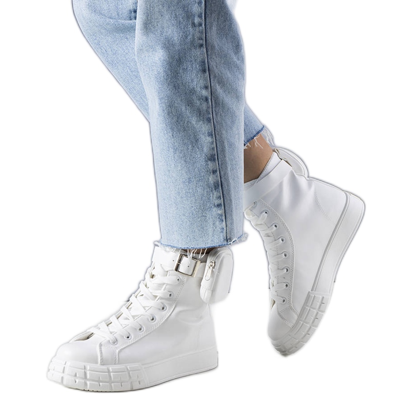 Valkoiset nilkkurit Willie-pussilla valkoinen