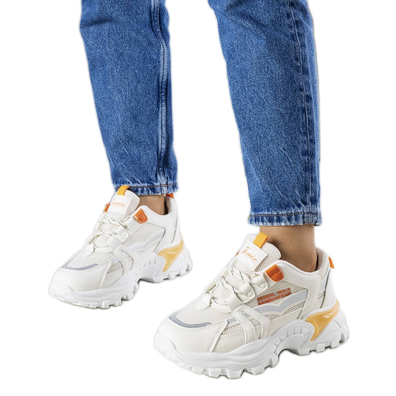 Opaalibeiget tennarit, joissa neoninsisäkkeet