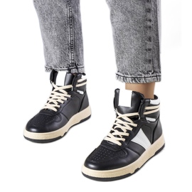 Robinin mustat nilkkurit