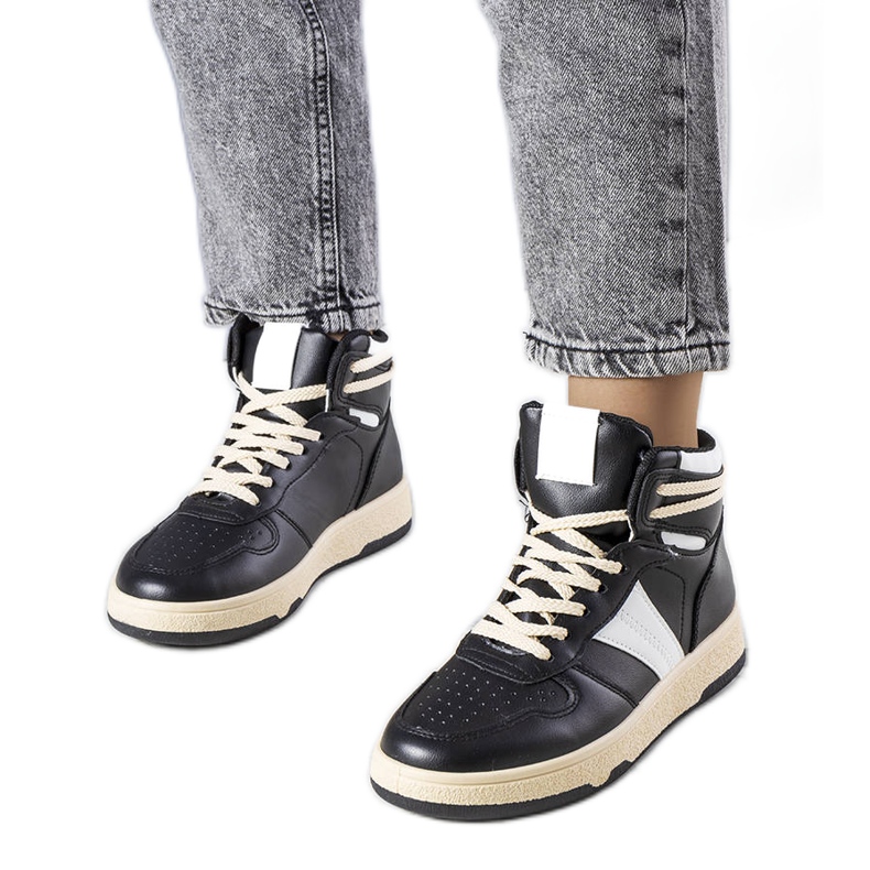 Robinin mustat nilkkurit