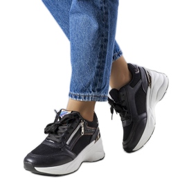 Staceyn mustat wedge-lenkkarit