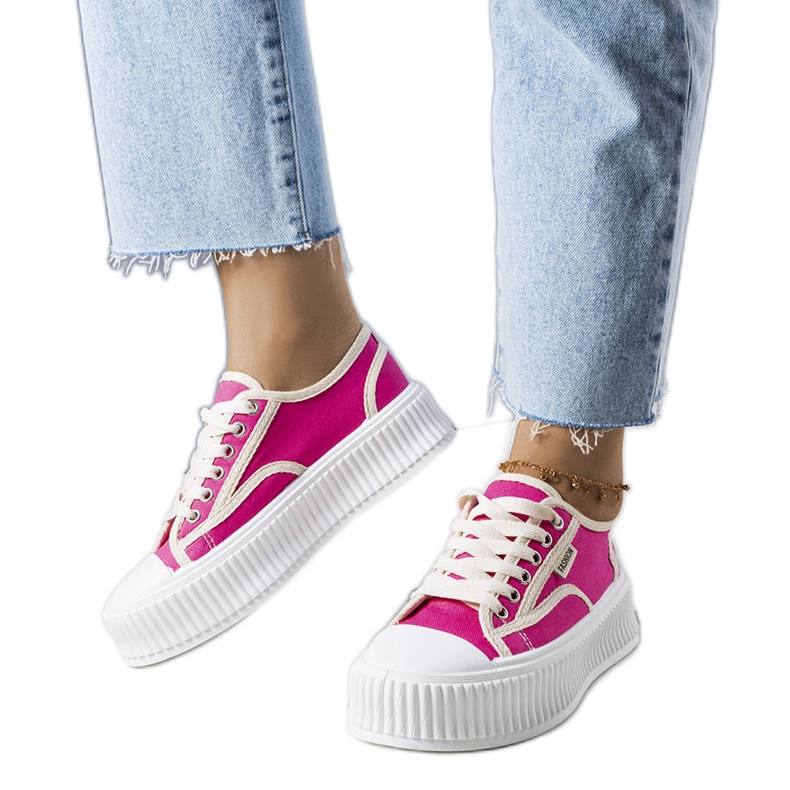 PA1 Connien tummanpunaiset alustalenkkarit vaaleanpunainen