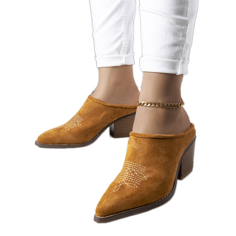 PA1 Lindan ruskeat liukumäet, joissa on upotettu etuosa