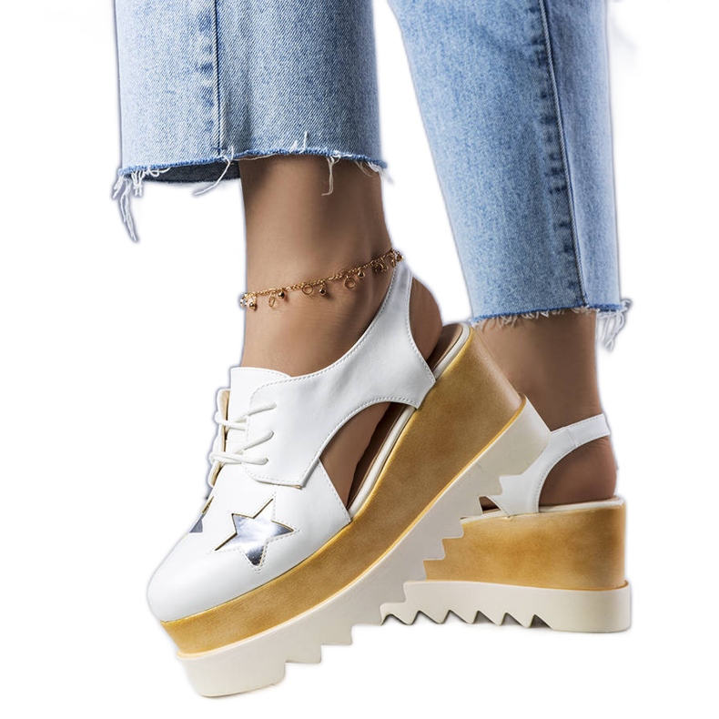 Joanin valkoiset kiilakengät valkoinen