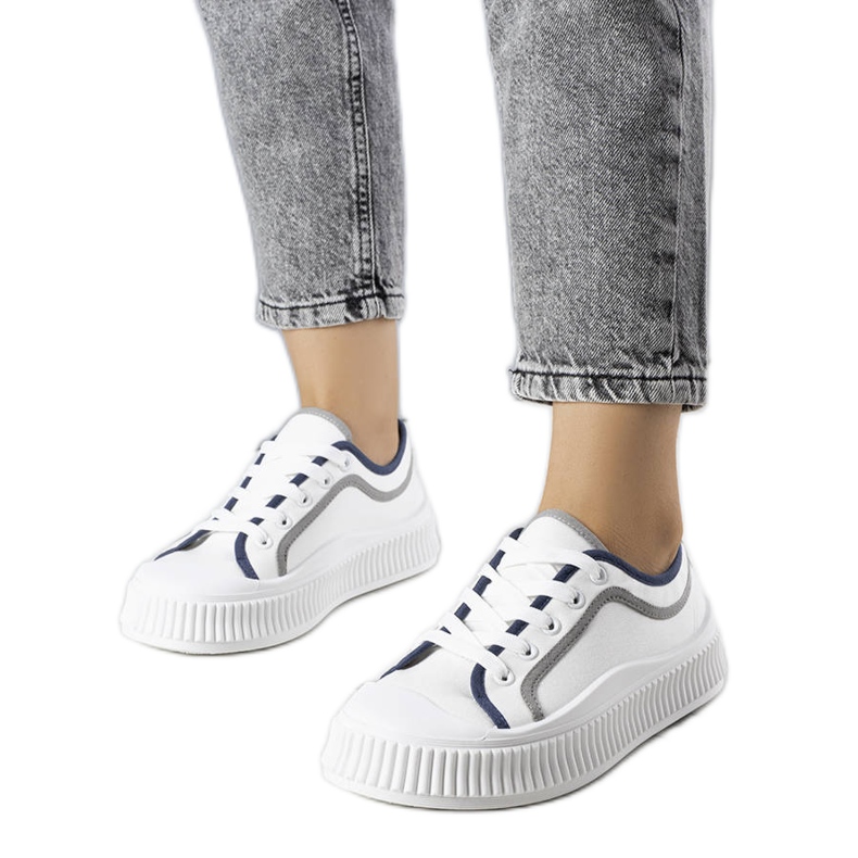 Johanna valkoiset alustalenkkarit valkoinen