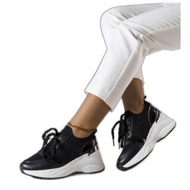 Annin mustat wedge-lenkkarit