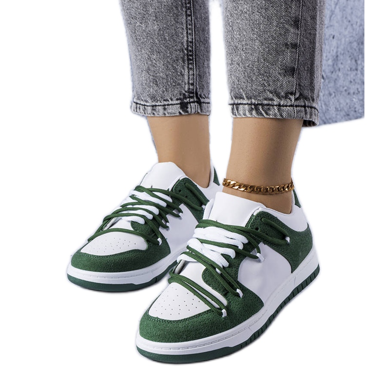 Sekamateriaaleista valmistetut vihreät lenkkarit Hilasta valkoinen