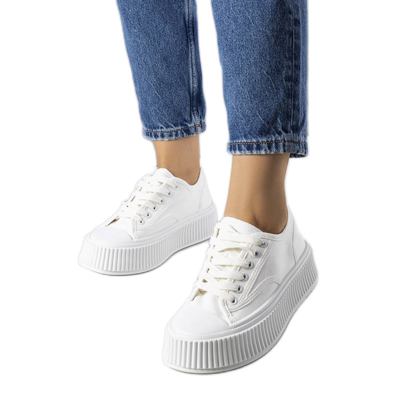 Deloresin valkoiset alustalenkkarit valkoinen