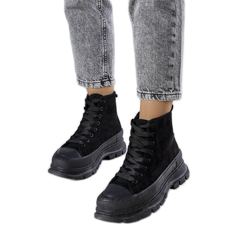 BM Gertruden mustat alustalenkkarit