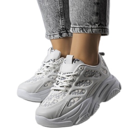 Harmaat tennarit, joissa on Kara-printti