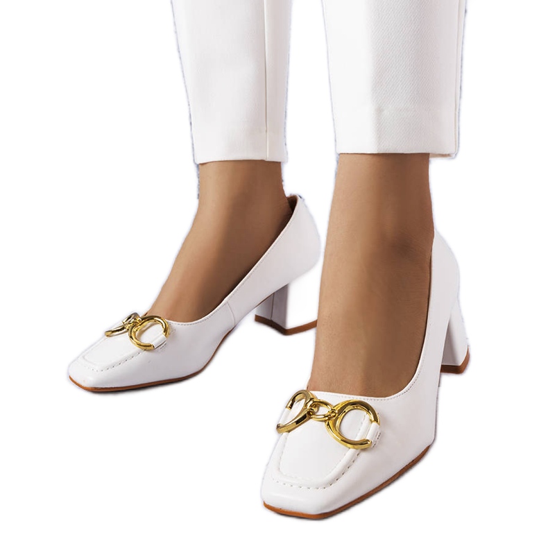 Neufvillen valkoiset pumput neliömäisellä kärjellä valkoinen