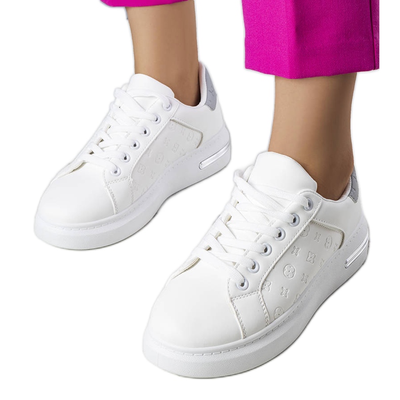 Tashan valkoiset korkeapohjaiset lenkkarit valkoinen