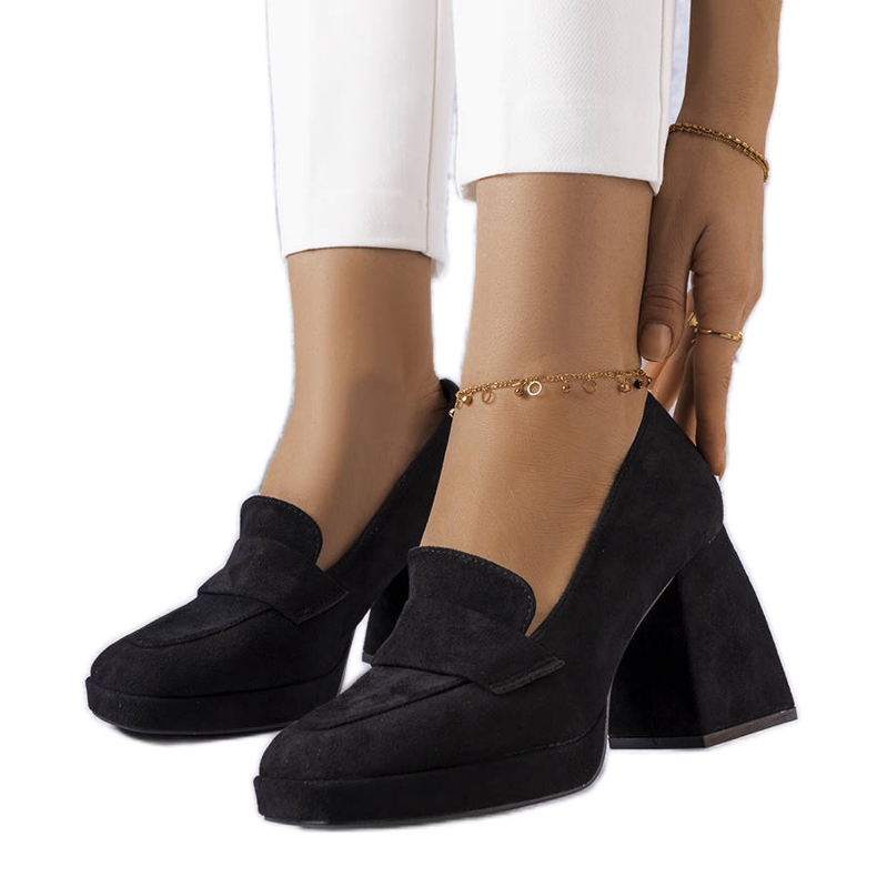 Vinceza Vincezin mustat korkokengät