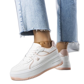 Valkoiset ja vaaleanpunaiset lenkkarit Lepage-alustalla valkoinen