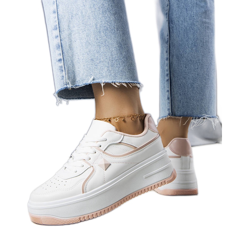 Valkoiset ja vaaleanpunaiset lenkkarit Lepage-alustalla valkoinen